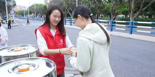 OB电竞app下载-铜梁龙体育场首场中超联赛 暖心宠粉让球迷似“回家”