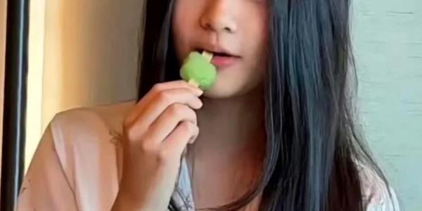 OB电竞官方网站-大S女儿玥儿开通账号，用烟花缅怀母亲，小S和徐妈同时关注